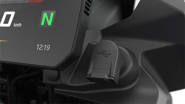 Vidíme USB port modelu F 750 GS.