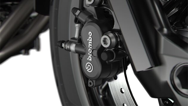 Vidíme čierny brzdný systém Brembo.