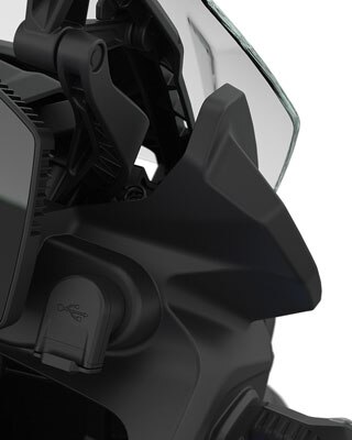 Zobrazený je predné sklo a USB port modelu F 850 GS.