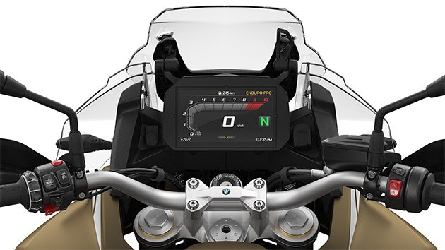 Vidíme 6,5“ TFT displej na F 850 GS Adventure.
