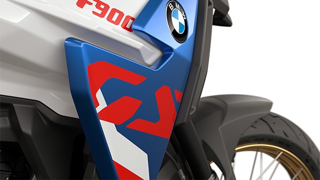 Výrazné logo GS na modeli F 900 GS od BMW Motorrad