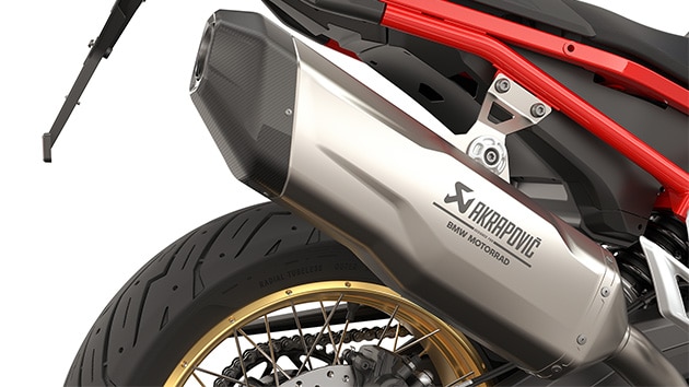 F 900 GS od BMW Motorrad s tlmičom výfuku Akrapovič