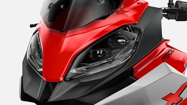 Adaptívne svetlomety do zákrut BMW F 900 XR.