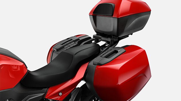 Batožinový priestor BMW F 900 XR.