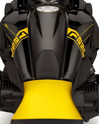Vidíme nádrž Edition 40 Years GS s nápisom 1250 a logom Option 719 v detailnom pohľade.