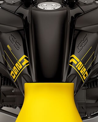 Vidíme nádrž Edition 40 Years GS s nápisom 1250 a logom Option 719 v detailnom pohľade.