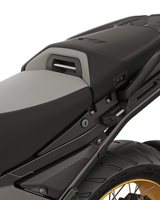 Pohodlné sedadlo vodiča a komfortná sedadlová lavica spolujazdca vrátane vyhrievania sedadla