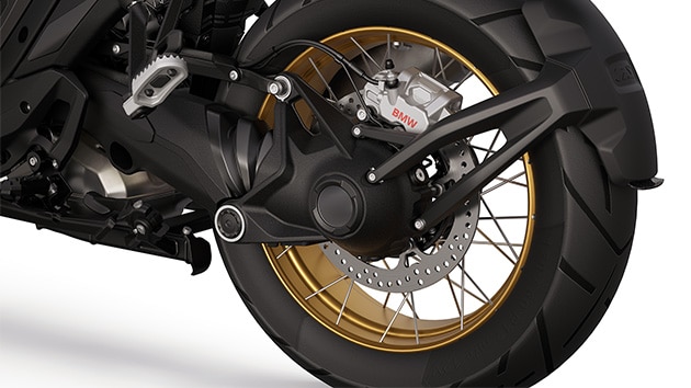 Zlaté kolesá s krížovo usporiadanými špicami modelu BMW R 1300 GS Option 719 Tramuntana