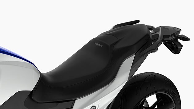 Sedadlo F 900 R.