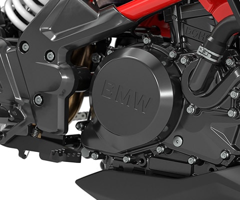 Vidíme titánovo šedý motor modelu G 310 R.