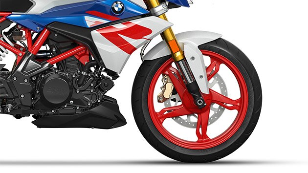 Vidíme koleso z hliníkového odliatku modelu G 310 R.