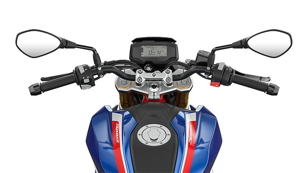 Vidíme riadidlá a ovládacie prvky modelu G 310 R.