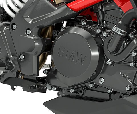 Vidíme titánovo šedý motor modelu G 310 R.