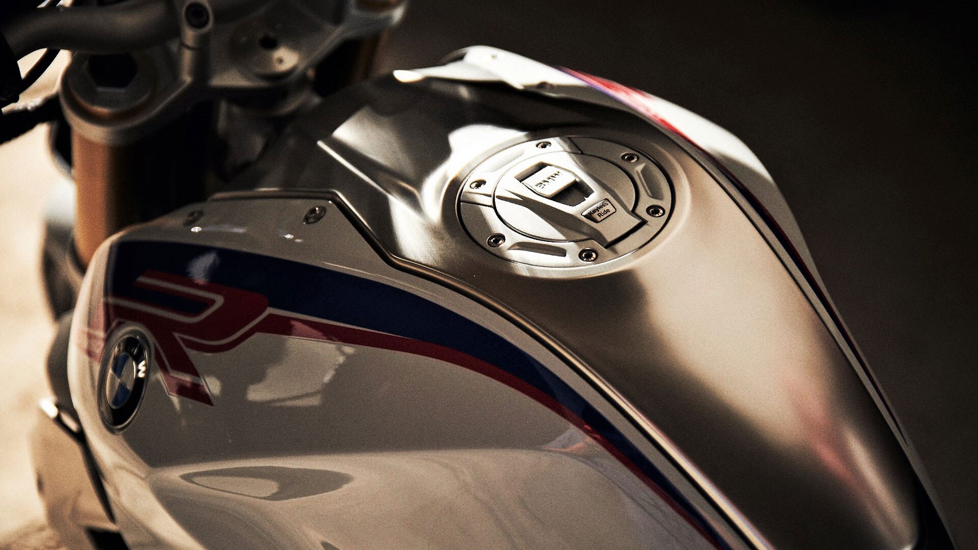 Palivová nádrž BMW R 1250 R s krytom z ušľachtilej ocele