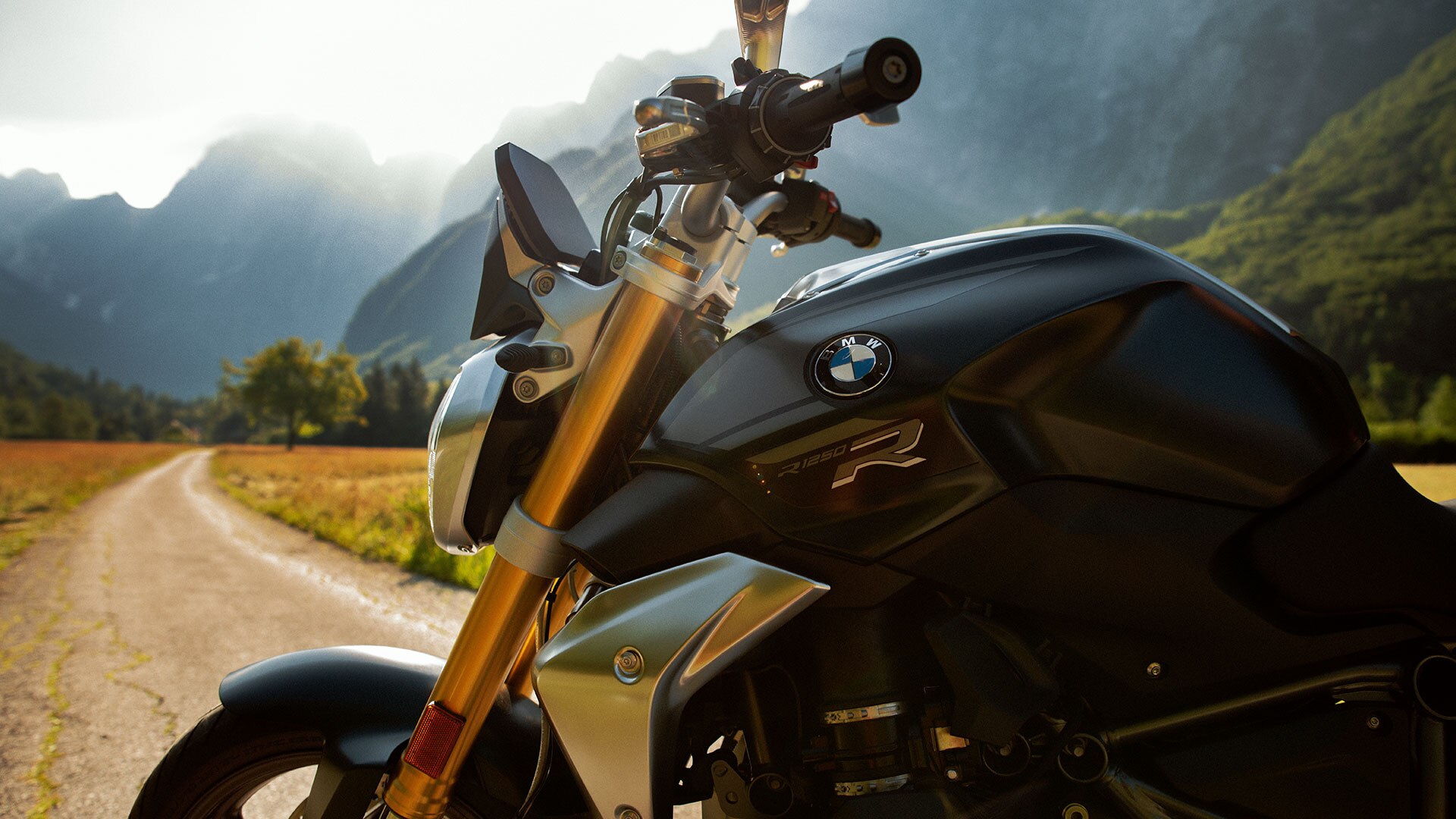 BMW R 1250 R v štýle Exclusive v horskom prostredí