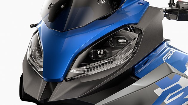 Adaptívne svetlomety do zákrut BMW F 900 XR.