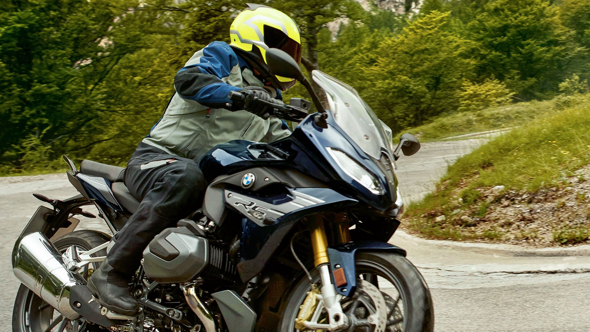 R 1250 RS v zákrute