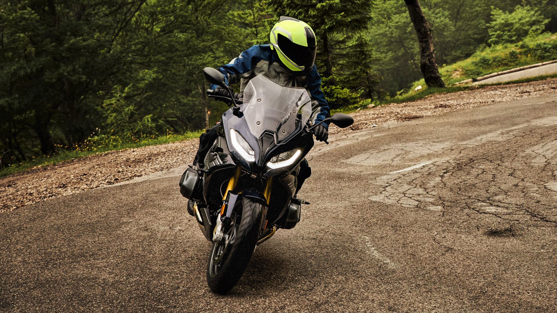 R 1250 RS v zákrute