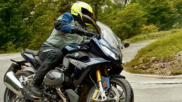 R 1250 RS v zákrute