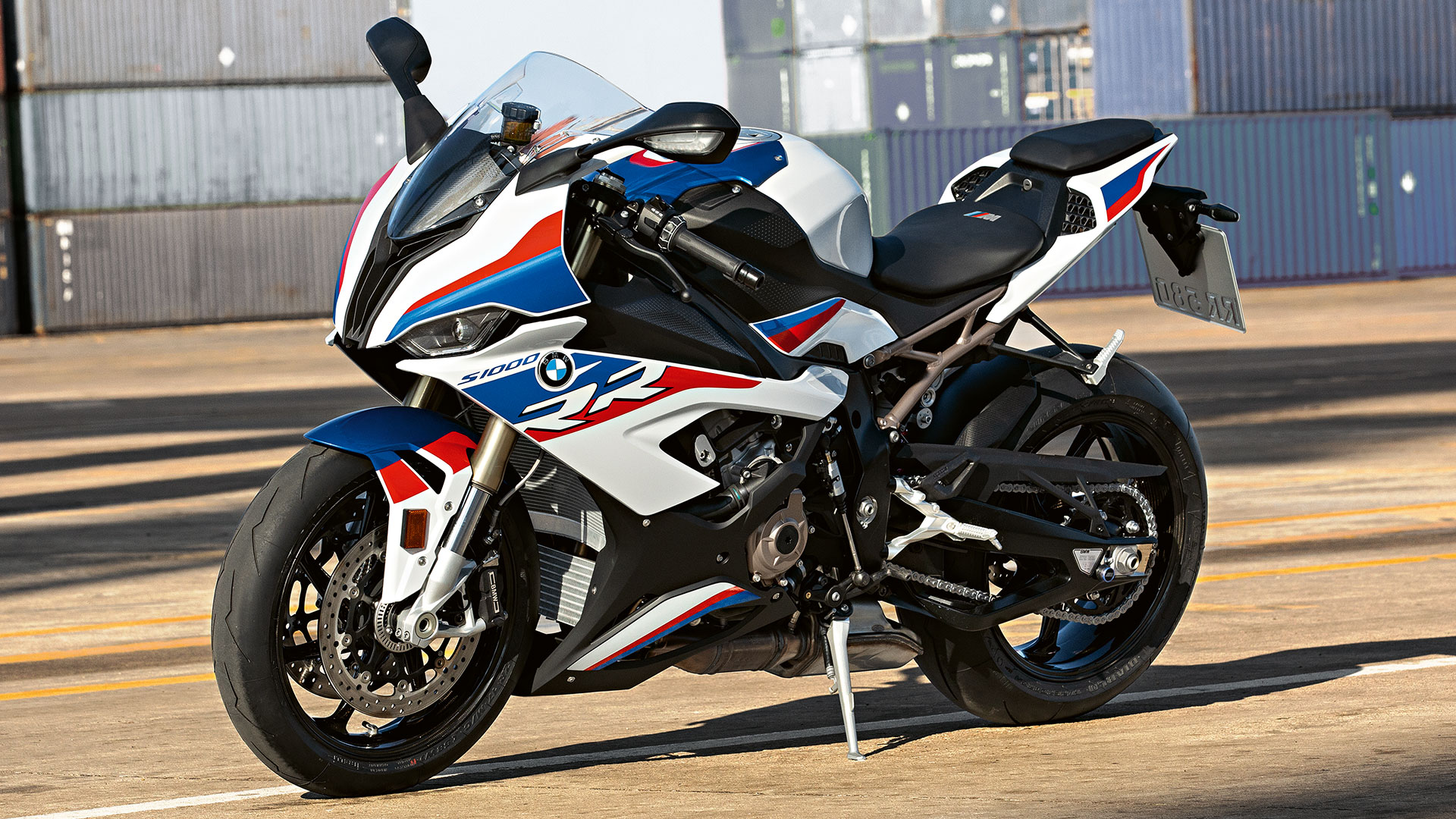 Zadná časť nového modelu BMW RR