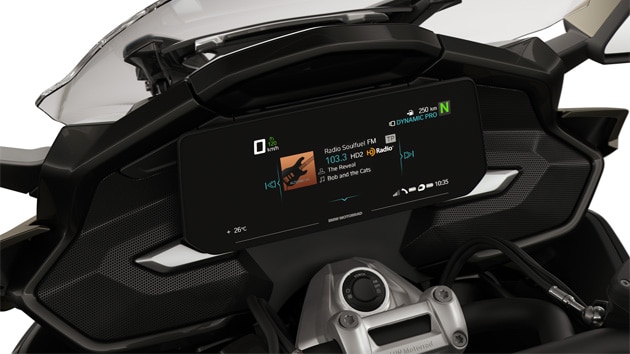 Zaostrené na displej TFT a boxy K 1600 B.
