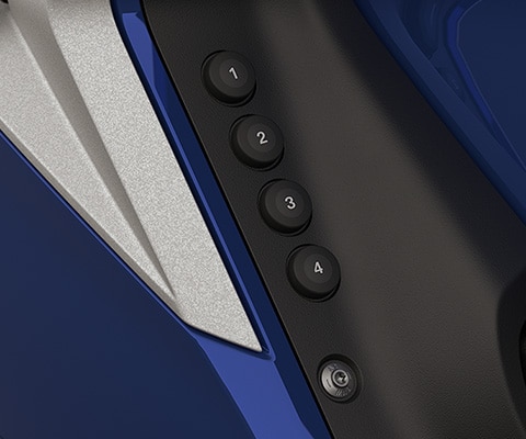 Zaostrené na štyri očíslované tlačidlá pre obľúbené položky.