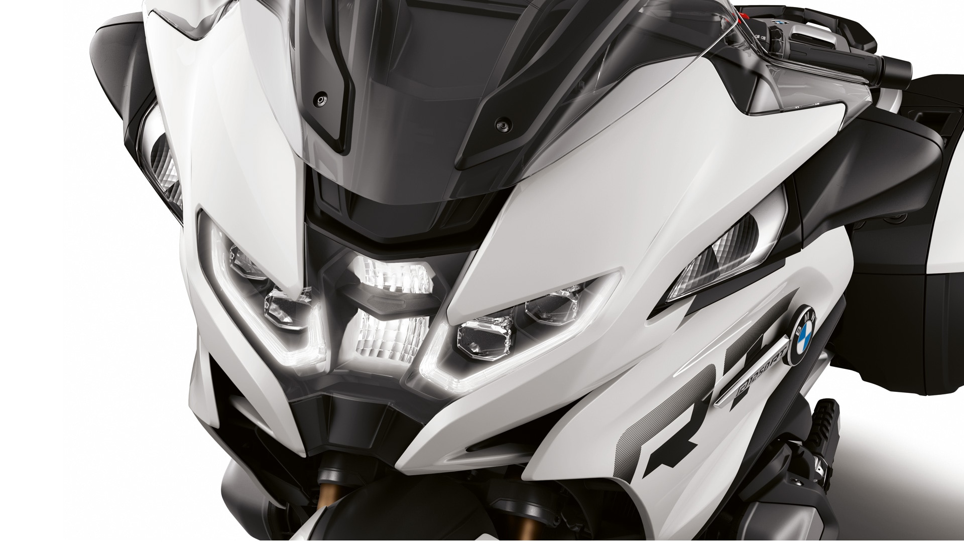 Vidíme novú prednú časť s LED svetlometom modelu R 1250 RT.