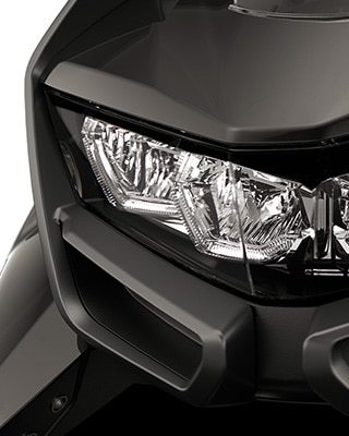 C 400 GT od BMW Motorrad s plnými LED svetlometmi s denným svietením