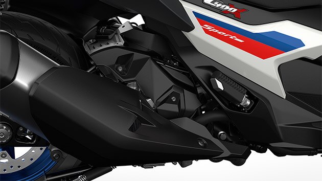 Vidíme jednovalcový spaľovací motor modelu C 400 X.