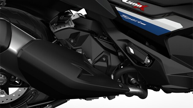 Vidíme jednovalcový spaľovací motor modelu C 400 X.
