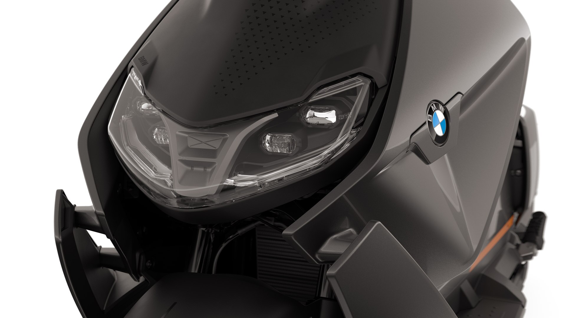 Predná časť BMW CE 04 so zameraním na svetlomety LED.